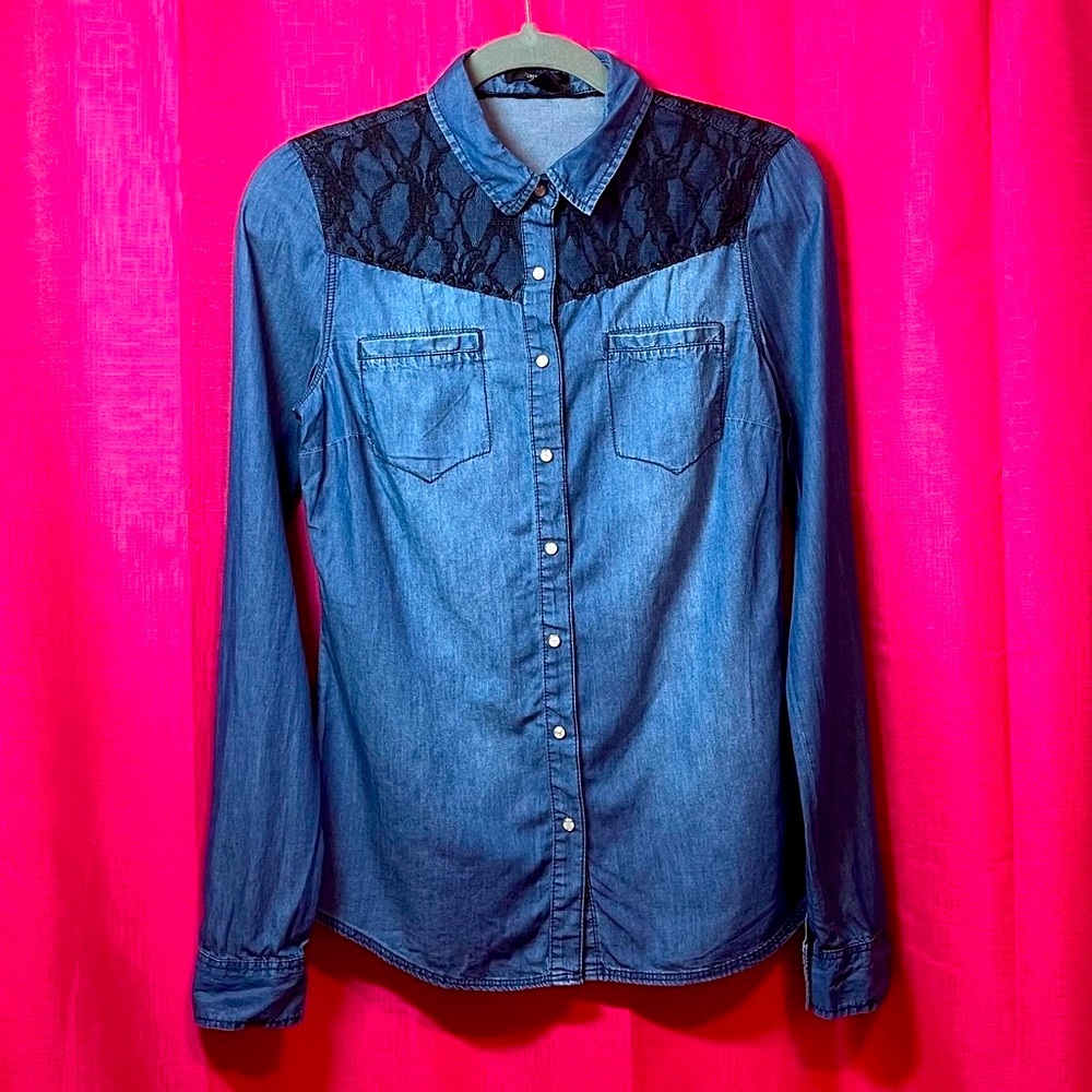 FOREVER 21 JEAN SNAP BUTTON LONG SLEEVE SIZE S